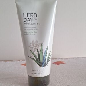 The Face Shop Herb Day 365 Foaming Cleanser